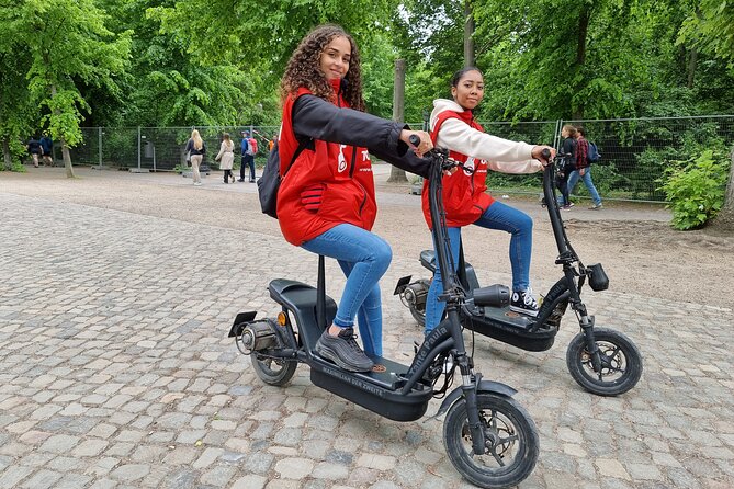 2 hour Sights Guided E-Scooter Tour in Munich - Munich by night, fast on wheels