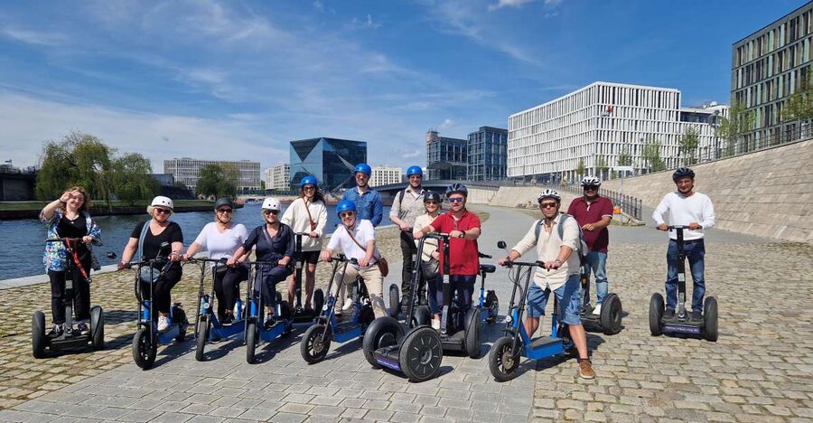 3-H Munich: Top Sights E-Scooter Tour with Local Guide - Maximilianeum and the Hofgarten, then past the “official Munich” feeling