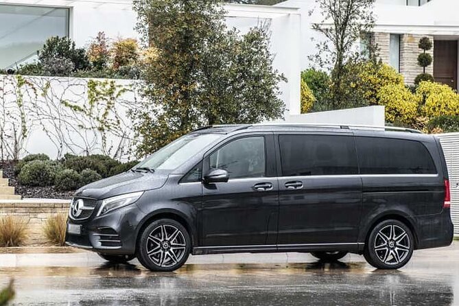 Arrival Transfer Munich Train Station to Munich by Luxury Van - Getting dropped at your city-center hotel, and what happens near the boundary