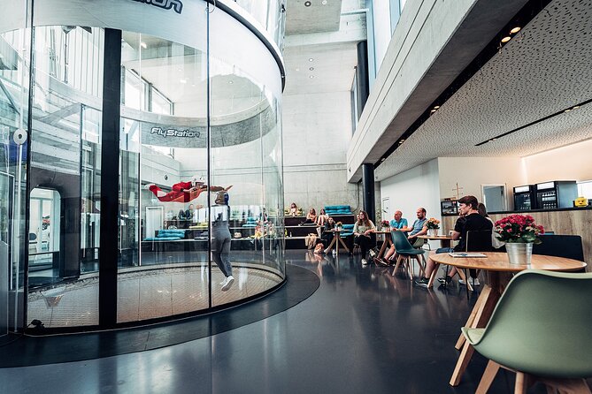 Bodyflying & Indoor Skydiving at FlyStation Munich - The instructor air show: why watching comes before full control