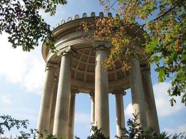 City Bike and English Garden Tour - The English Garden Stop: Eisbach Surfers and Chinese Tower Views