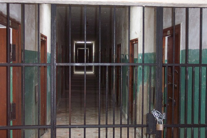 Dachau Concentration Camp Memorial Tour with Train from Munich - Why Dachau fits a 5-hour day trip from Munich