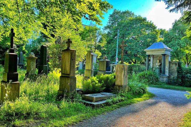 Death and Chocolate: Walking Tour of Munich's Old South Cemetery - Why this Death and Chocolate walk feels different in Munich