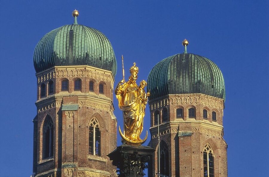 Discover Munich 2-Hour Small Group Walking Tour - Marienplatz, Rathaus-Glockenspiel, and the Trick of Seeing It Properly