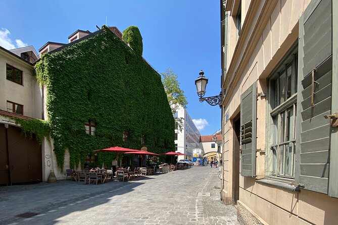 Fall in Love with Munich in a Private Old Town Walking Tour - Alter Hof: The Wittelsbach Courtyard, Louis IV, and Munich’s Flag Colors