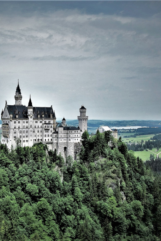 From Füssen: Neuschwanstein & Linderhof Castles Private Tour - From Füssen pickup to Hohenschwangau, the day starts easy