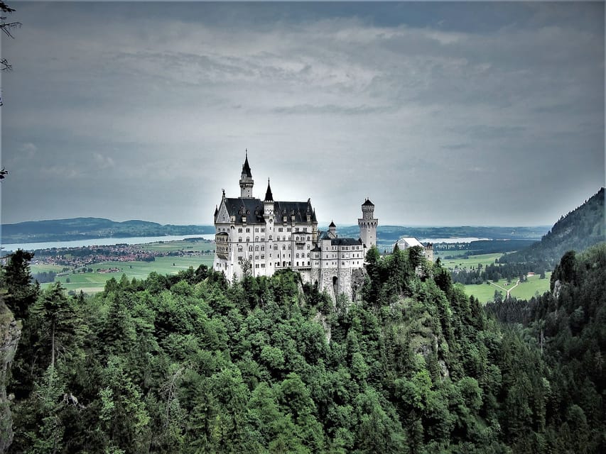 From Füssen: Neuschwanstein & Linderhof Castles Private Tour - Neuschwanstein Castle, how to turn a crowd day into a guided day