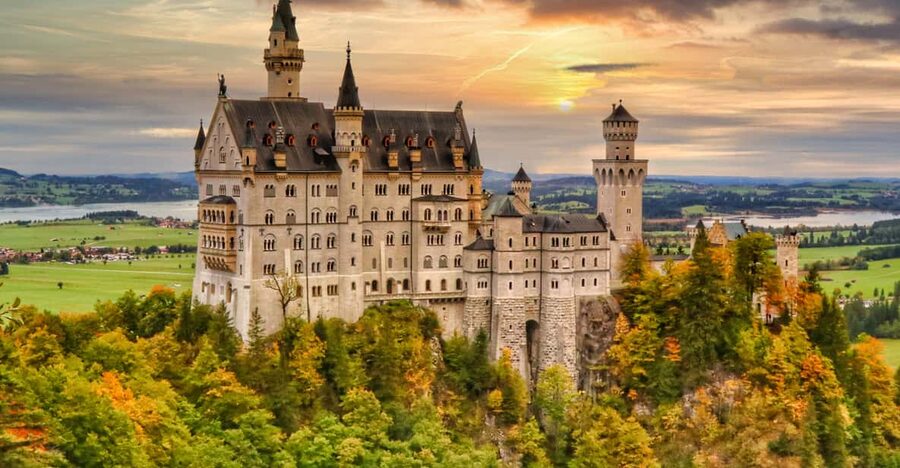 From Füssen: Neuschwanstein & Linderhof Castles Private Tour - Oberammergau, free time with Passion Play culture and craft shops