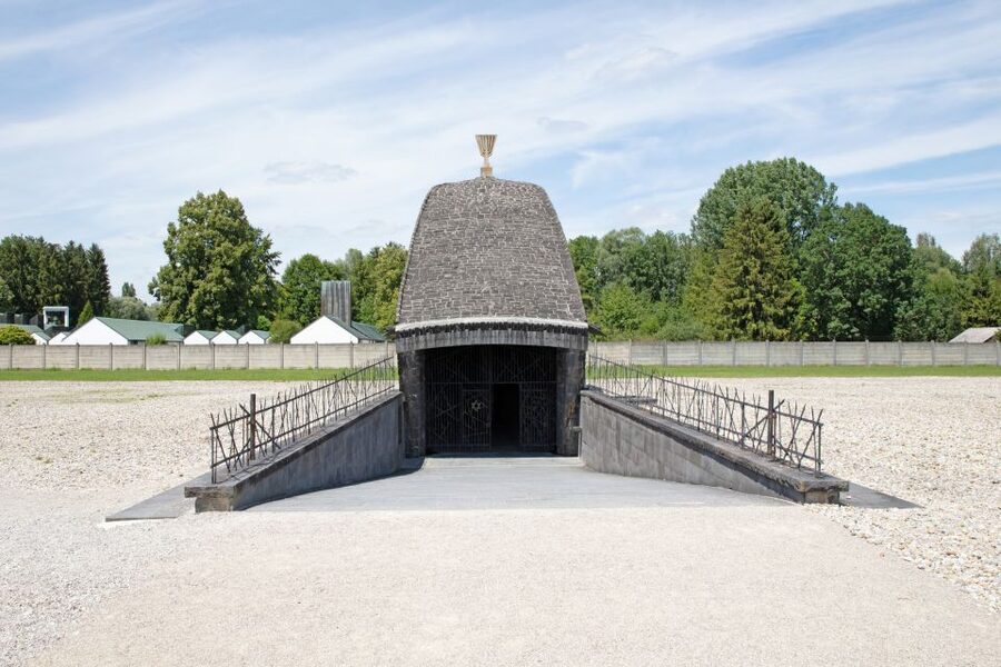 From Munich: Dachau Concentration Camp Private Tour by Car - Your itinerary: pickup, a 2-hour Memorial Site tour, and the 4-hour or 6-hour choice