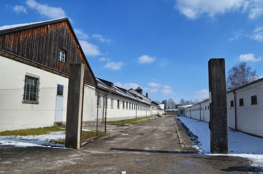 From Munich: Dachau Memorial Site Tour in Spanish - Key highlights you will feel right away