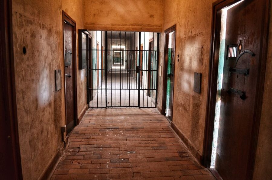 From Munich: Dachau Memorial Site Tour in Spanish - A 5-hour Dachau visit that starts with context, not just stops