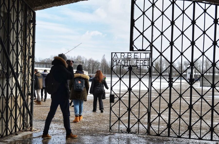 From Munich: Dachau Memorial Site Tour in Spanish - Getting from Munich and meeting under Karlstor Gate