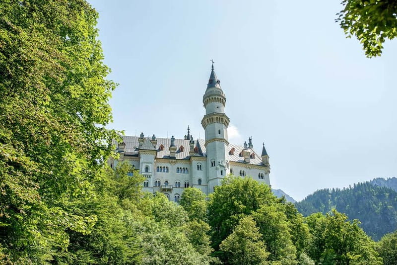 From Munich: Neuschwanstein & Linderhof Castle Full-Day Trip - Oberammergau pass-by, then lunch in Hohenschwangau