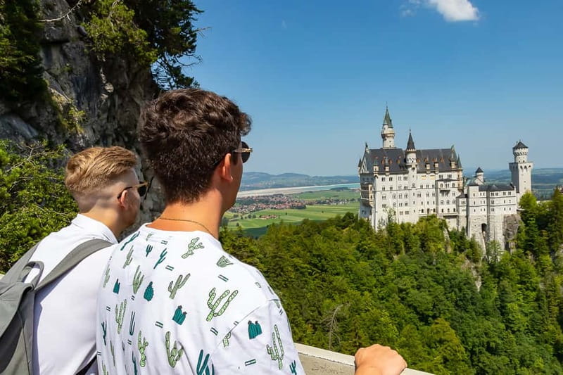 From Munich: Neuschwanstein & Linderhof Castle Full-Day Trip - Getting more from the story: live guide and premium audio