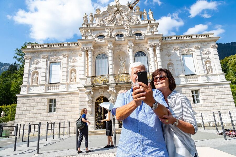 From Munich: Neuschwanstein & Linderhof Castle Full-Day Trip - Pacing, group flow, and who this tour suits