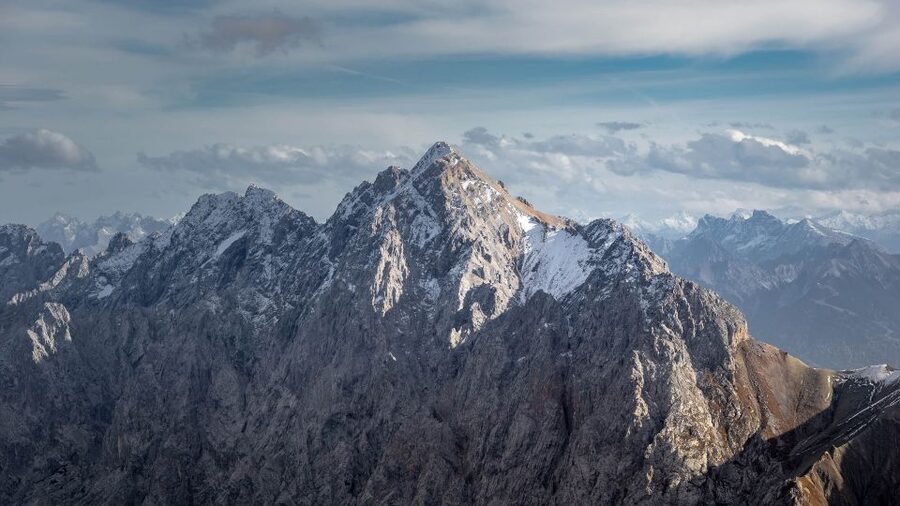From Munich: Zugspitze Mountain Van Tour with Garmisch Town - The Cable Car Up to Zugspitze: How the Ride Sets Up the Views