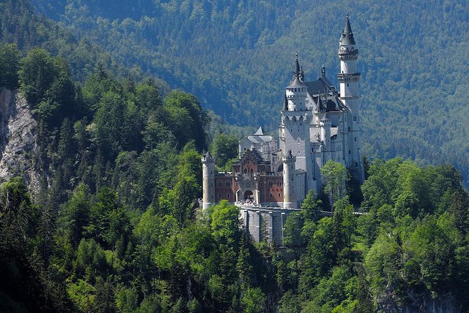 Half day- from Fussen to Neuschwansteincastle & Linderhof castle - Neuschwanstein and Hohenschwangau: the big moment, with real walking