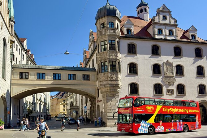 Hop-On Hop-Off Tour CitySightseeing Munich - Schwabing and the university parks approach