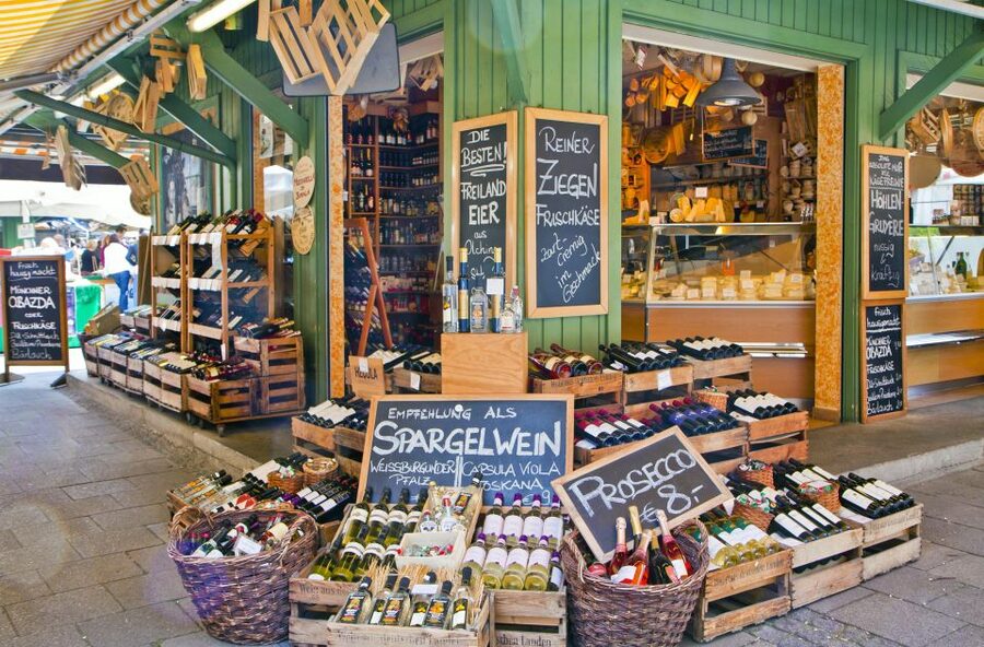 Marienplatz and Viktualienmarkt Private Tour and Tasting - Language, Personality, and Questions: What You Gain from a Guide Like Sandra