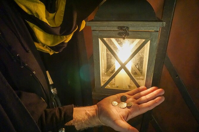 Medieval city tour with night watchman in Munich in German - Meeting Wolfram at Marienplatz: lantern-led medieval Munich in German