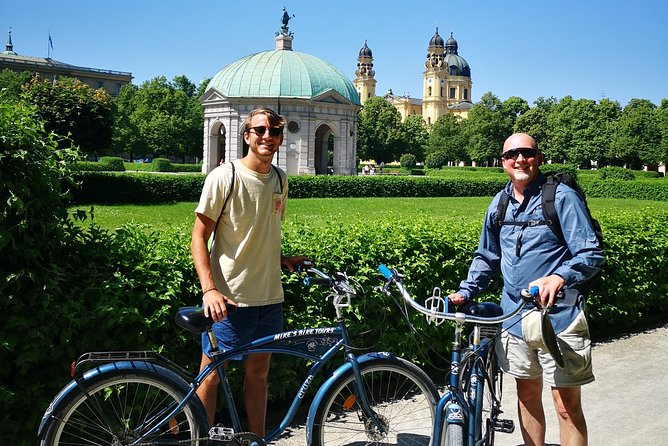 Mini Classic Bike Tour @ 4pm incl. Beer Garden & Surfers 2,5 hrs - Old Town squares: Marienplatz to Odeonsplatz in the golden hour