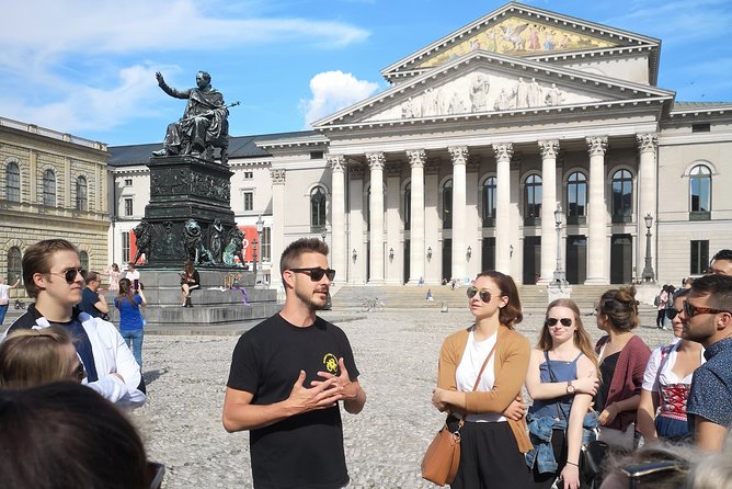 Mini Classic Bike Tour @ 4pm incl. Beer Garden & Surfers 2,5 hrs - Residenz Munchen and Hofgarten: royal grandeur without the long detour