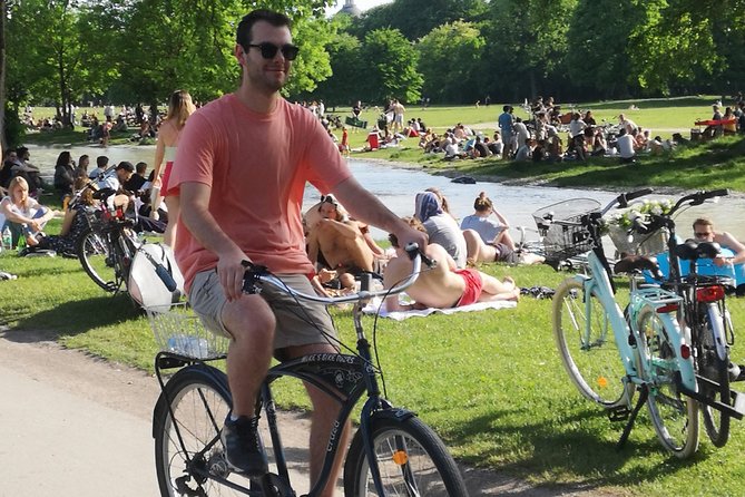 Mini Classic Bike Tour @ 4pm incl. Beer Garden & Surfers 2,5 hrs - The ride itself, bikes, helmets, and the easy-going pace