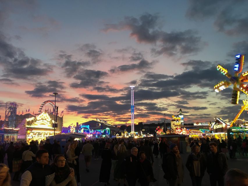 München: Oktoberfest Experience and Lunch in Tent - The guided walk inside the festival grounds