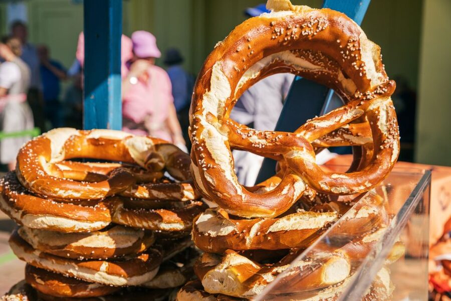 München: Oktoberfest Experience and Lunch in Tent - Practical tips before you go: cash, ID, security, and rules