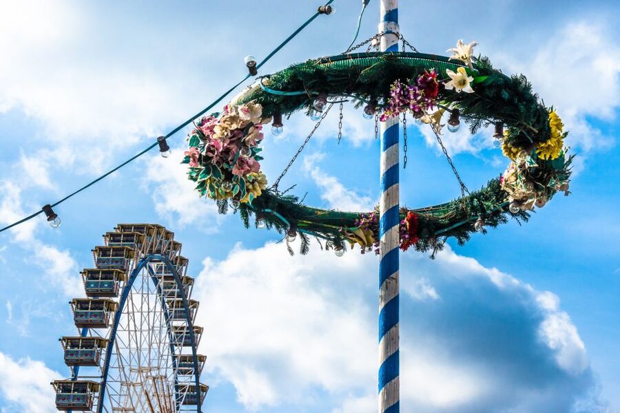 München: Oktoberfest Experience and Lunch in Tent - Getting started at Goetheplatz: the welcome beer moment