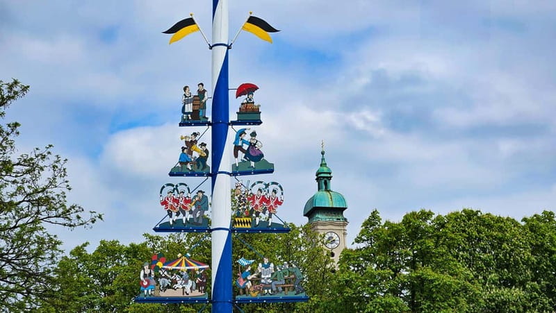 München: Vegetarische Viktualienmarkt-Probiertour Deutsch - Entering Viktualienmarkt: 130 Stalls, a Maypole, and Old Roots