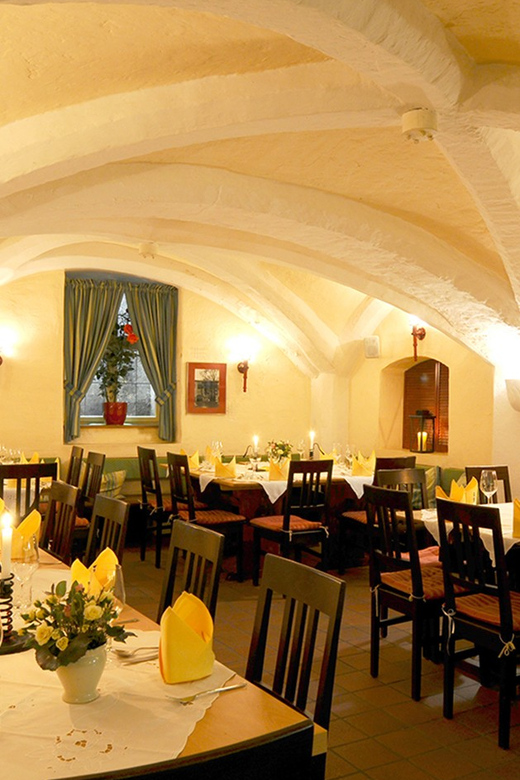Munich: 3-Hour Culinary Nightwatch Tour - Meeting at Marienplatz, then finding your guide fast