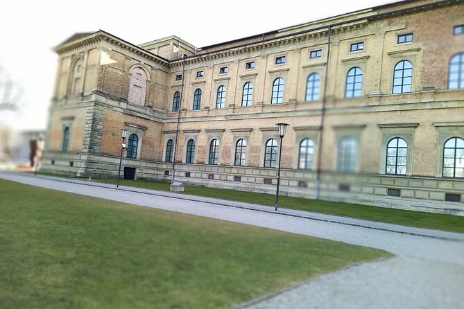 Munich: Alte Pinakothek with ticket - Renaissance masters and political backstories you can feel