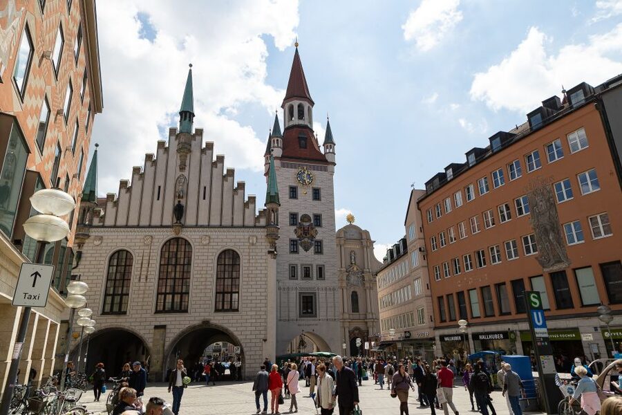 Munich: Big Bus Hop-On Hop-Off Sightseeing Bus Tour - BMW Welt, BMW Museum, and Olympiapark: modern Munich without the headaches