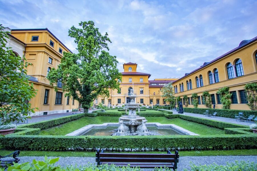 Munich: Capture the most Photogenic Spots with a Local - Meet at Café Frischhut, Then Get Moving with a Local Guide