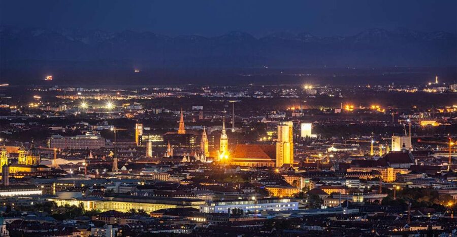 Munich: Christmas Market Magic Walking Tour with a Local - Starting at Café Frischhut, Then Letting the Season Lead