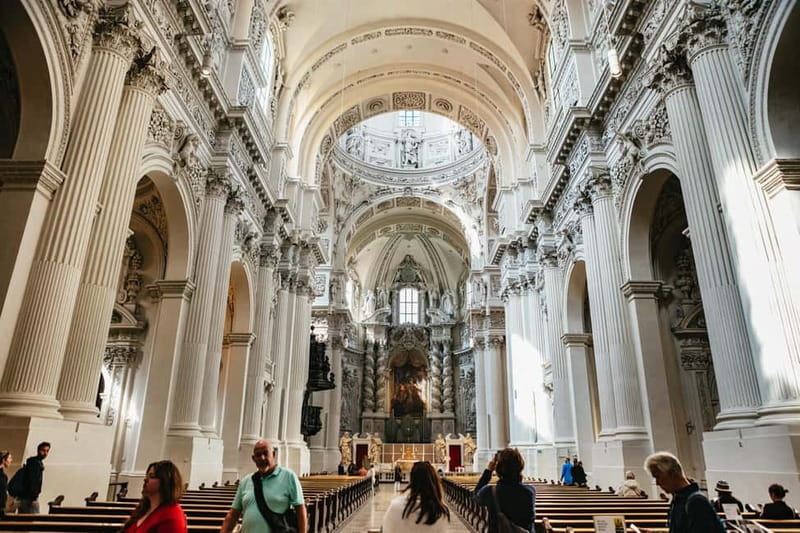 Munich: Classic Guided City Tour by Bike (English Tour Only) - Biking in Munich: what makes this tour easy, and what you should do before you start