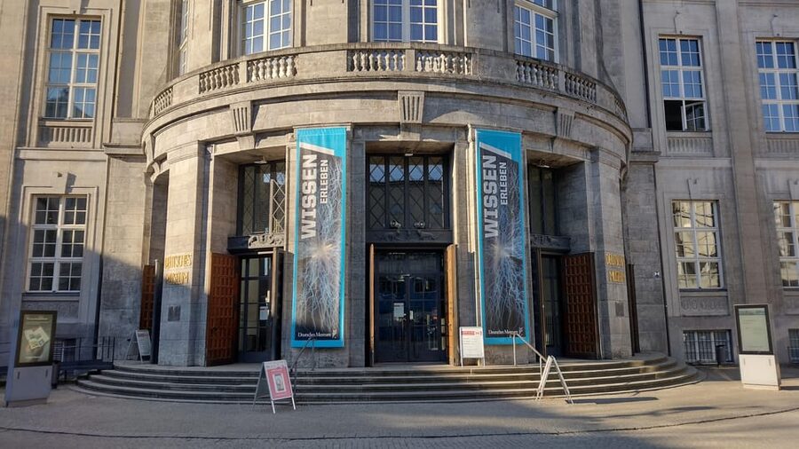 Munich: Deutsches Museum Guided Tour with Entry Ticket - The astronomy and physics stops that actually help you connect the dots