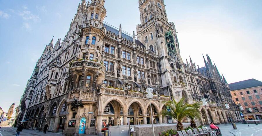 Munich: Express Walk with a Local in 90 minutes - Starting at Café Frischhut: A Simple, Easy Meeting Point