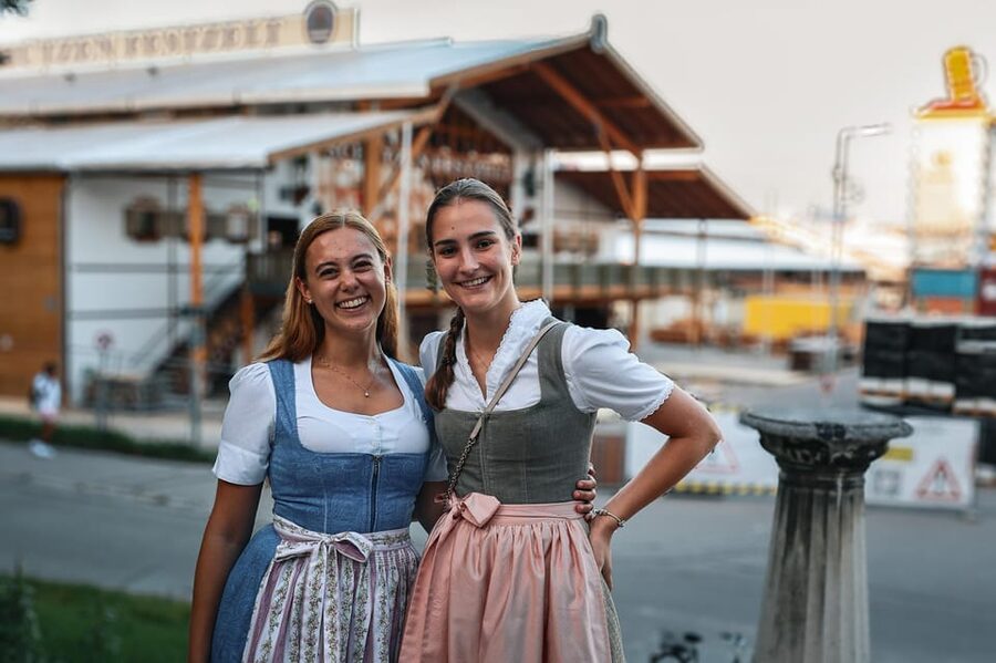 Munich: Guided Oktoberfest Experience with Beer and Lunch - Why this Oktoberfest tour feels easier than winging it