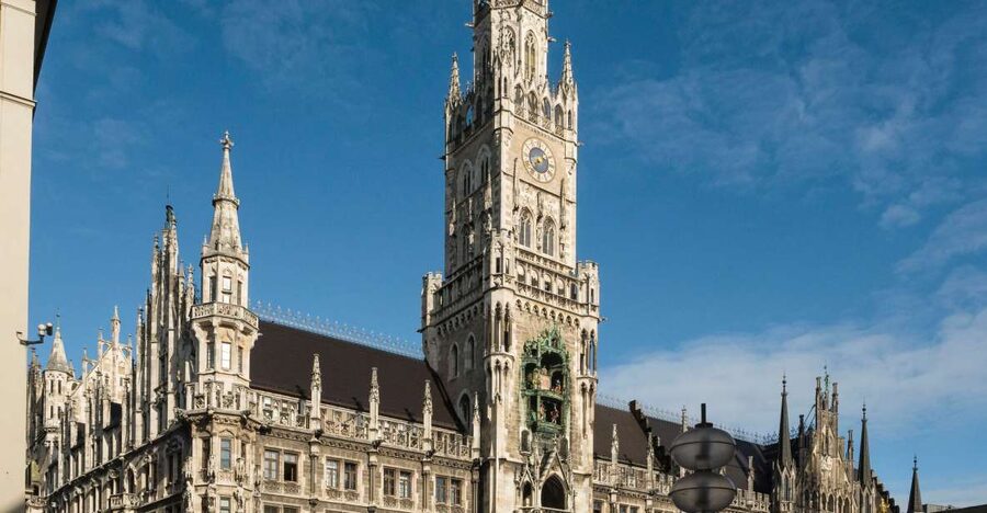 Munich: Guided Tour of the historic Town Hall on Marienplatz - Marienplatz and the New Town Hall, more than the Glockenspiel