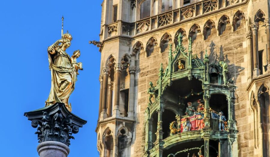 Munich: Highlights Private Bike Tour with Licensed Guide - Classic Old Town Streets: Sendlinger Tor, Asamkirche, St Michael’s, and the Women’s Church Views