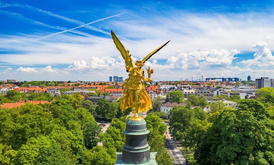 Munich: Highlights Private Bike Tour with Licensed Guide - The 6-Hour Challenge: English Garden, Eisbach River, and Cycling Along the Isar