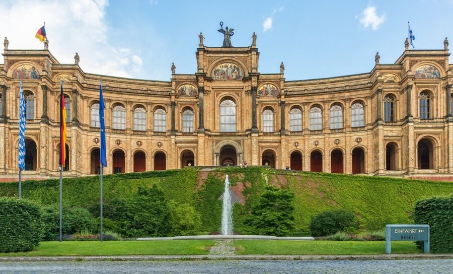 Munich: Highlights Private Bike Tour with Licensed Guide - Bike-Friendliness, Pace, and How to Choose the Right Length