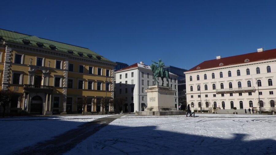 Munich: Historical Walking Tour Maxvorstadt with GEO Epoche - Starting at Theatinerkirche: your Munich orientation point