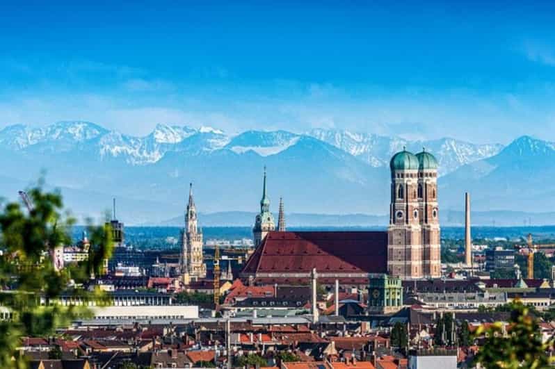 Munich: Must-See Attractions Walking Tour - Group Size, Languages, and the Guide Factor