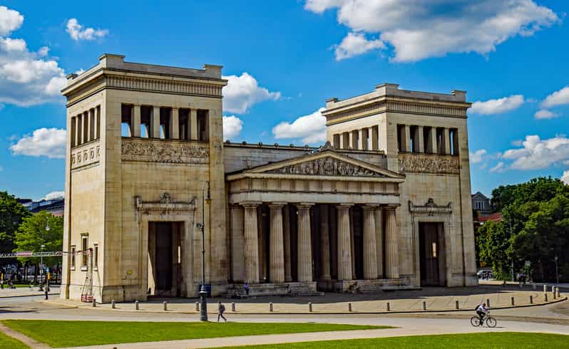 Munich: National Socialism Historical Tour in GERMAN - Königsplatz: Where You Start the Story in the Open Air