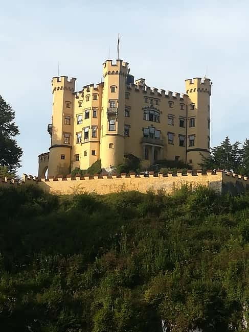 Munich: Neuschwanstein Castle and Linderhof Palace Day Trip - Getting to the castles: car and train style, plus Munich transit for the whole day