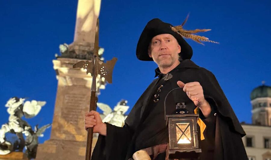 Munich: Night Watchman Tour in English - Meeting at Mary’s Column, Then Letting the Stories Lead