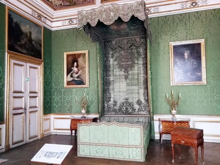 Munich: Nymphenburg Palace with official Guide - Gallery of Beauties and the Birth Room of Ludwig II